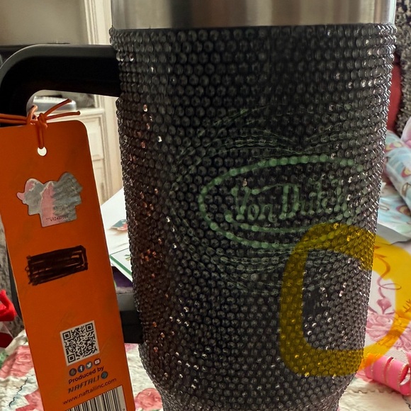Von Dutch NWT Black Rhinestone Tumbler 40 oz *Couple stones missing see pics - Picture 4 of 5